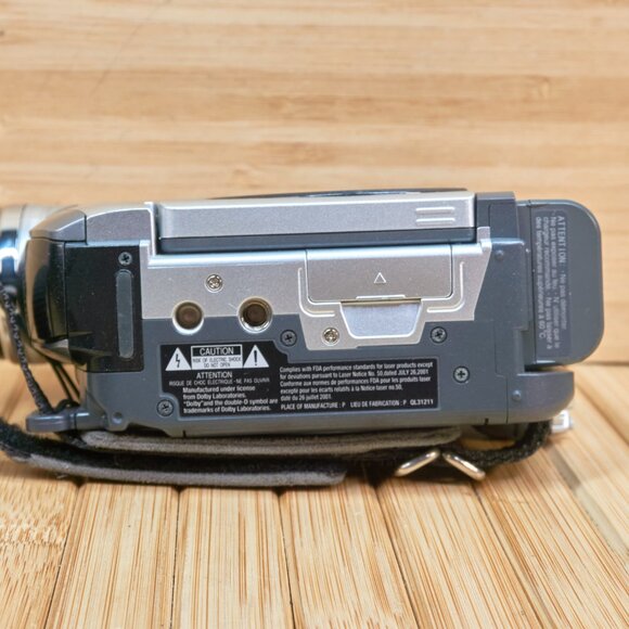 Hitachi DZ-MV730A DVD Handycam Camcorder, 16 Optical Zoom, Made in Japan - Picture 9 of 10